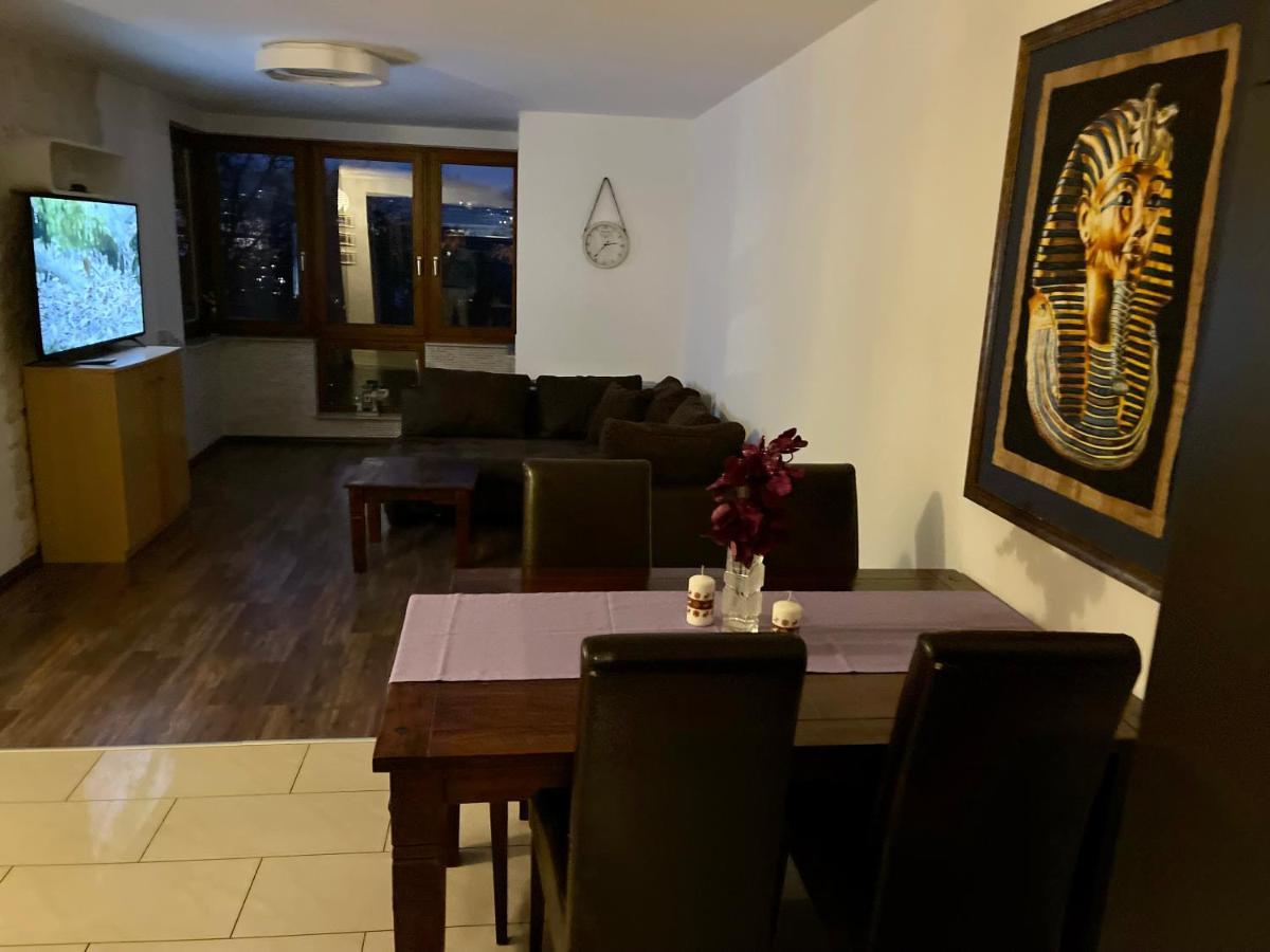 Wunderschoenes In Der Goldstadt Apartment