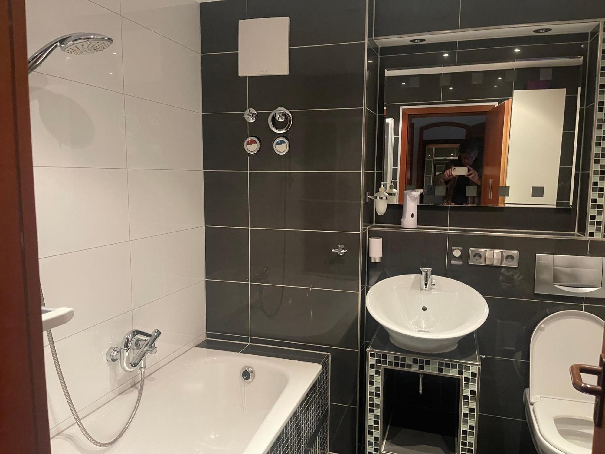 Wunderschoenes In Der Goldstadt Apartment