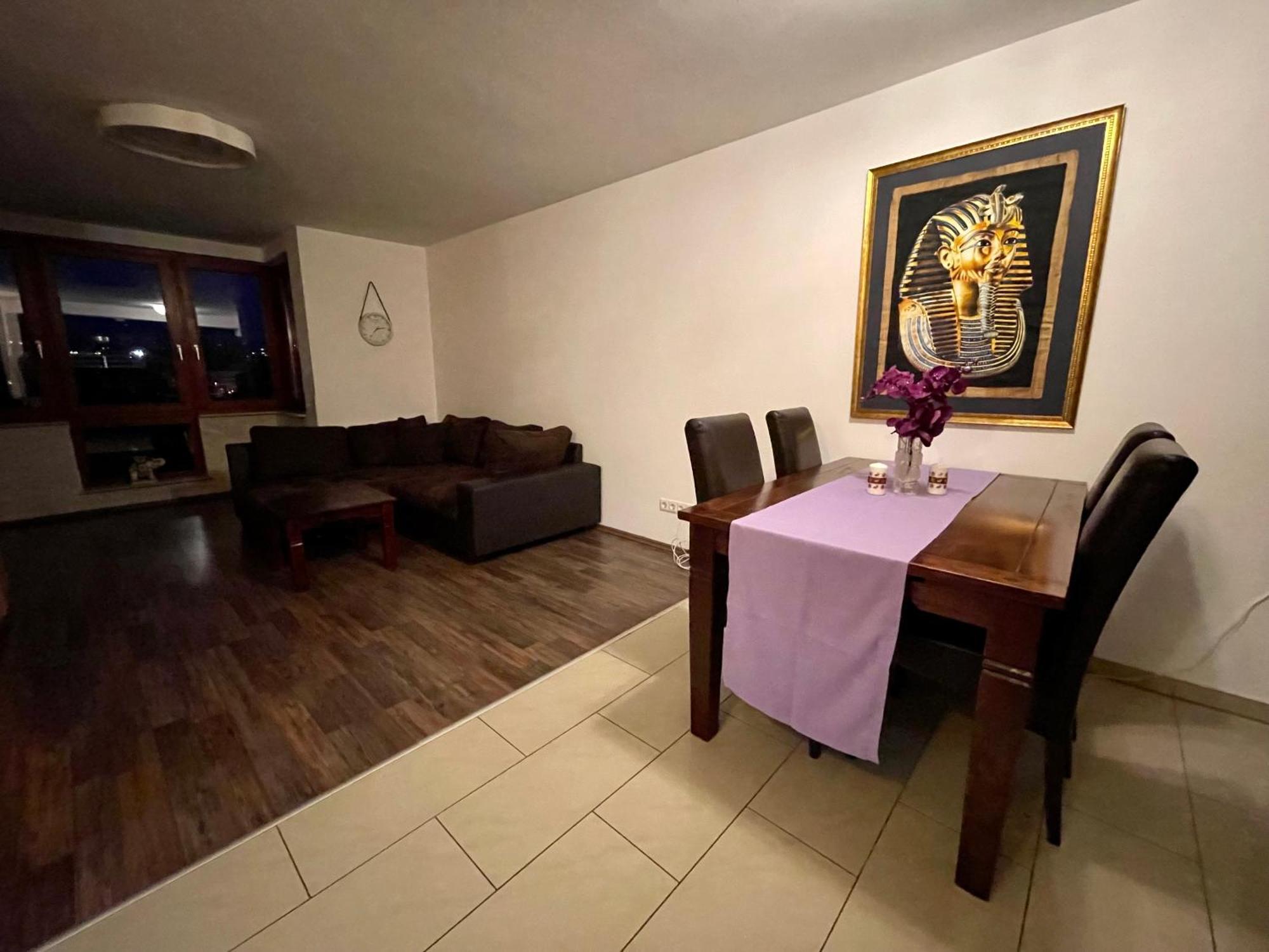 Apartment Wunderschoenes In Der Goldstadt *
